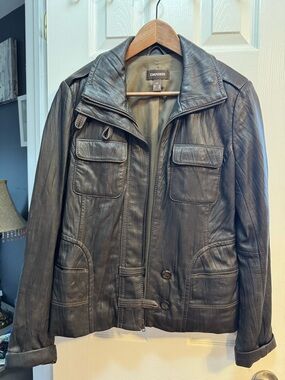 Danier Vintage Dark Brown Leather Jacket, size small, never worn.